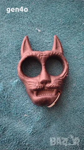 Ключодържател бокс с шипове