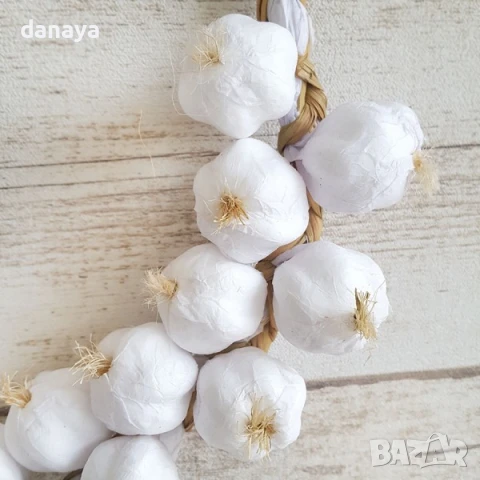 6063 Връзка изкуствен чесън за декорация и украса, 2 размера, снимка 5 - Изкуствени цветя - 51352178