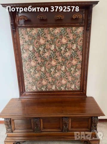 Антични мебели-Италия-Портманто с дърворезба