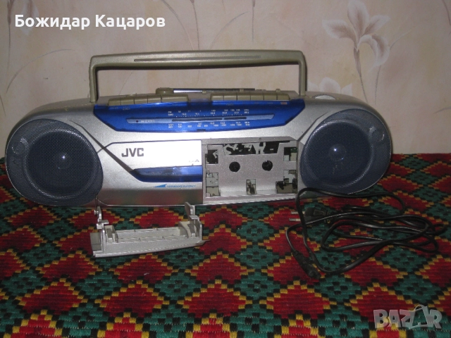 Стар касетофон. Цена 28 лева. Пращам по Еконт.