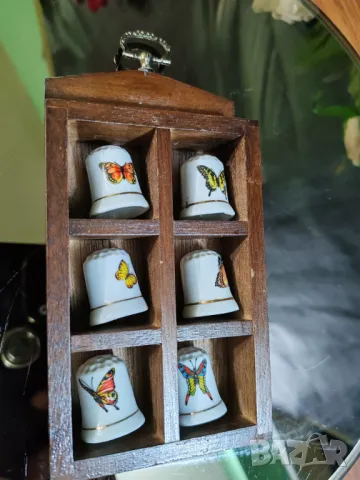 Декоративна поставка  за стена с 6 бр порцеланови напръстници