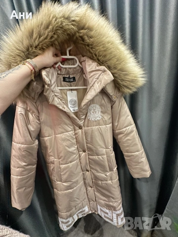 Ново Оригинално дамско дълго яке Versace  размер S  с естествен пух