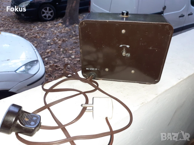 Стар електрически часовник Electro boy бакелит месинг, снимка 3 - Антикварни и старинни предмети - 53294290