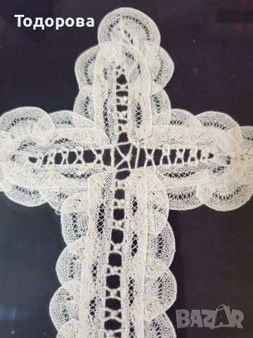 Кръст от финна брюкселска дантела в рамка под стъкло, снимка 3 - Антикварни и старинни предмети - 43682629