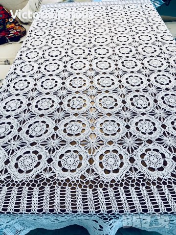 Голяма красива покривка 220см/180см.