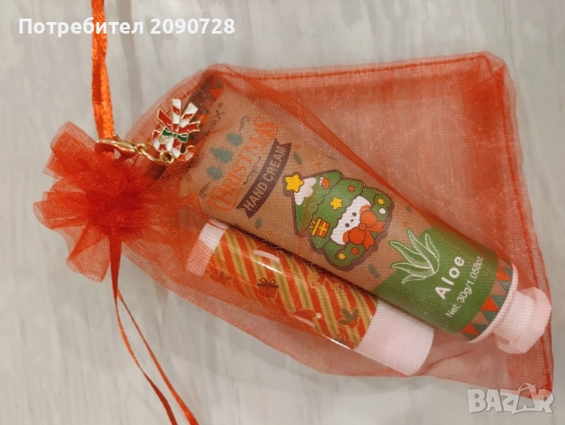 Коледен комплект от крем за ръце и гланц за устни, снимка 3 - Козметика за лице - 52059124