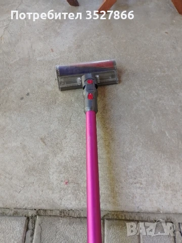Акумулаторна прахосмукачка Dyson V7, снимка 2 - Прахосмукачки - 50951909