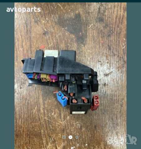 Audi a4 b7 табло с релета, снимка 3 - Части - 40409796