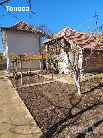 Продавам  двуетажна къща с двор в село Горна Бешовица, снимка 5 - Къщи - 43938383