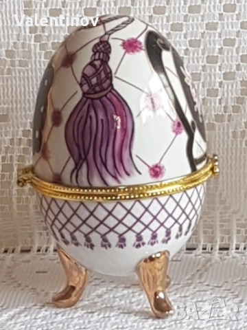 Красиво порцеланово яйце в стил Феберже , снимка 3 - Антикварни и старинни предмети - 52331187