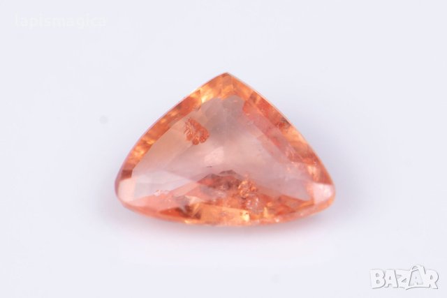 Оранжев сапфир 0.47ct нагряван трилион шлифовка