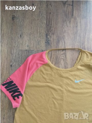 Nike - страхотна дамска тениска, снимка 5 - Тениски - 33634441