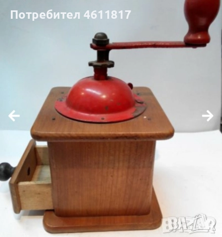 Стара ръчна дървена кафемелачка, снимка 4 - Антикварни и старинни предмети - 52316632