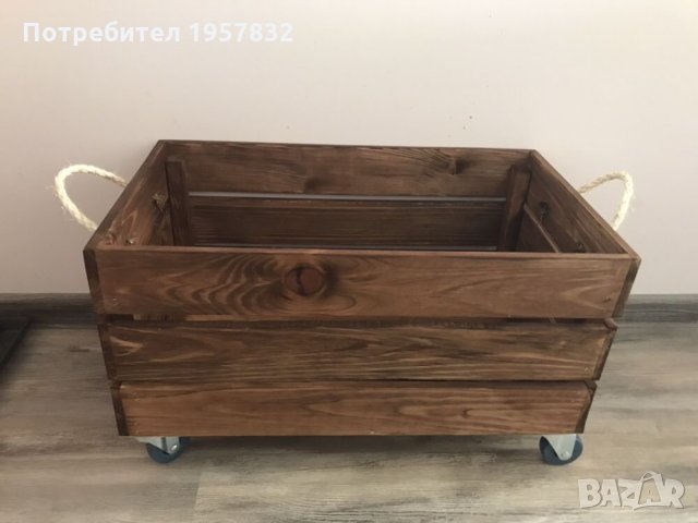 Декоративна дървена щайга с конопени дръжки и колелца в цвят орех, снимка 3 - Декорация за дома - 26227826