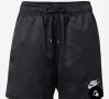 Дамски къси панталони-Nike, снимка 1 - Къси панталони и бермуди - 44900049