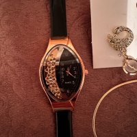 Стилен дамски часовник със гривна и подарак обеци, снимка 2 - Дамски - 43881878