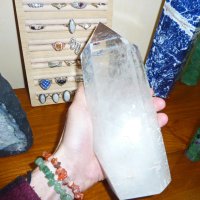 Планински кристал обелиск 1.9кг 23см подходящ за подарък, снимка 3 - Други ценни предмети - 43341684