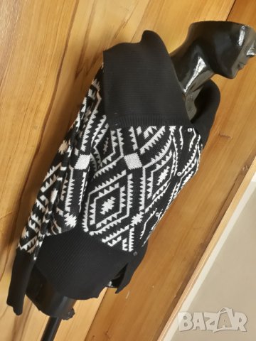 Черно-бяла къса жилетка плетиво тип прилеп с интересна яка М, снимка 4 - Жилетки - 34605528