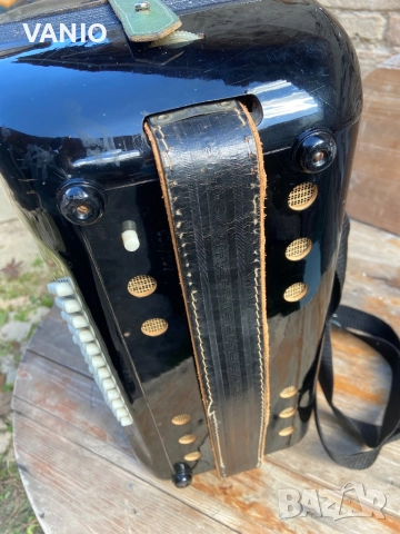 Акордеон 72 Баса Акордеона Има Някой Забележки Съобразени с Цената Меха е Проблемен , снимка 3 - Акордеони - 52255882