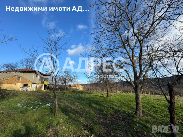 Поземлен имот с едноетажна сграда в село Станец, снимка 2 - Парцели - 53032280