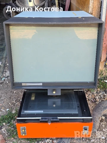 Четец на микрофишове