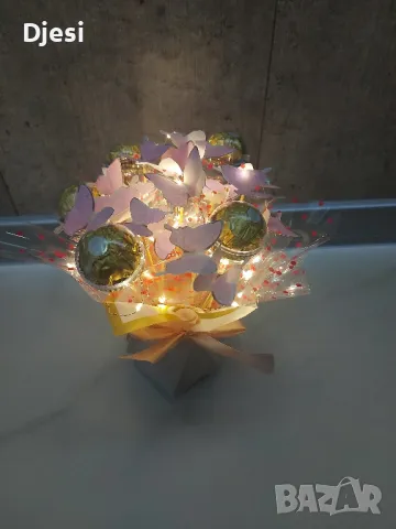 Светещ букет с пеперуди и бонбони, снимка 3 - Декорация за дома - 48609994