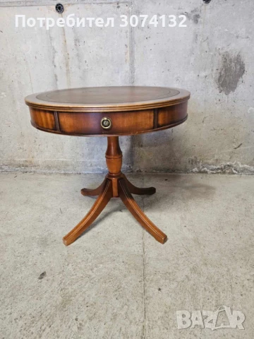 Масичка с чекмедже и кожа