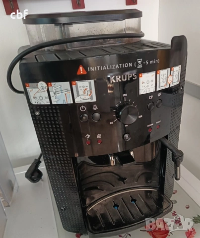 Krups EA810870 - за части или за ремонт, запазен външен вид.