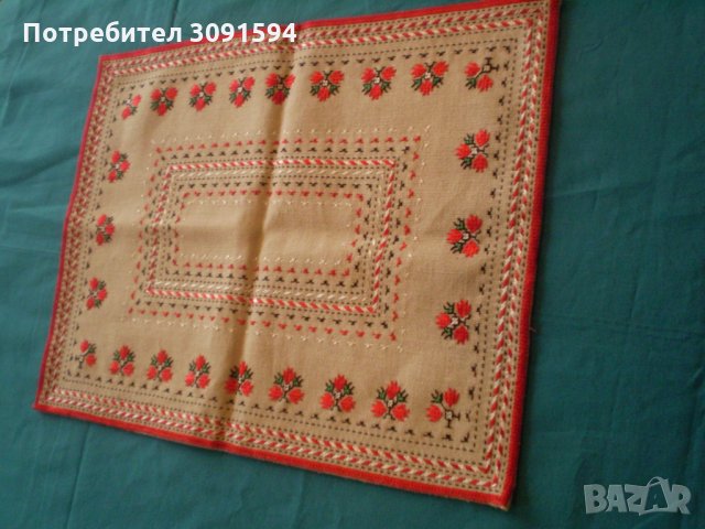 Ръчно бродирана малка покривка лен, снимка 4 - Покривки за маси - 33543837