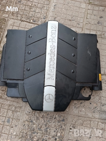 капак над двигателя