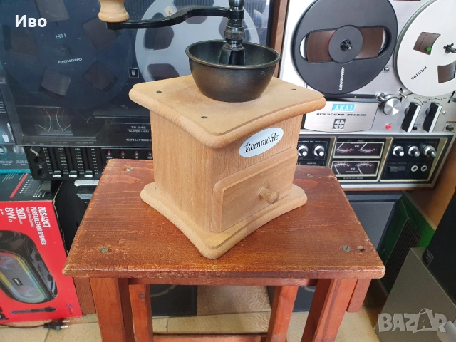 Винтидж ретро дървена кафемелачка с долно чекмедже.   В отлично състояние., снимка 5 - Антикварни и старинни предмети - 52007794