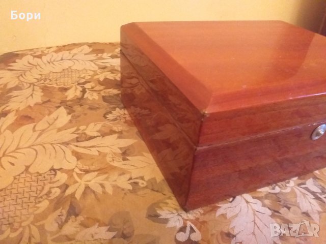 Дървена кутия пиянолак, снимка 2 - Други ценни предмети - 32912594