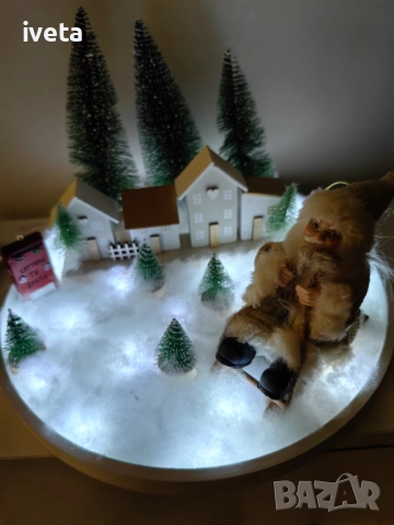 Малки къщички и дядо коледна 