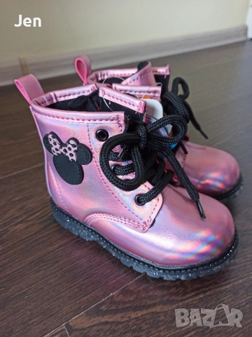 Нови ботушки на Мини Маус, 23 ном.