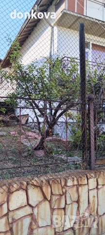 масивна самостоятелна къща Байкушева махала в близост до центъра., снимка 2 - Къщи - 52673836