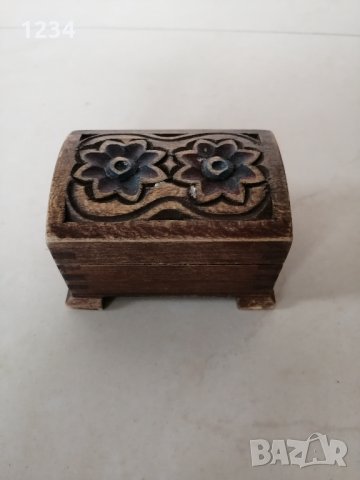 Малка дървена кутийка 8 х 5.5 h 5 см. , снимка 1 - Други стоки за дома - 32535675