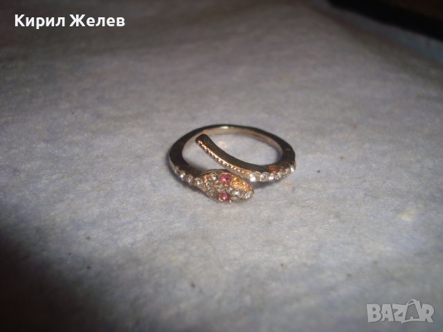 ФИГУРАЛЕН ЗМИЕВИДЕН ЗЛАТИСТ АРТ ПРЪСТЕН с ПЪСТРОЦВЕТНИ ФАСЕТИРАНИ КРИСТАЛИ 27743, снимка 3 - Пръстени - 37488879