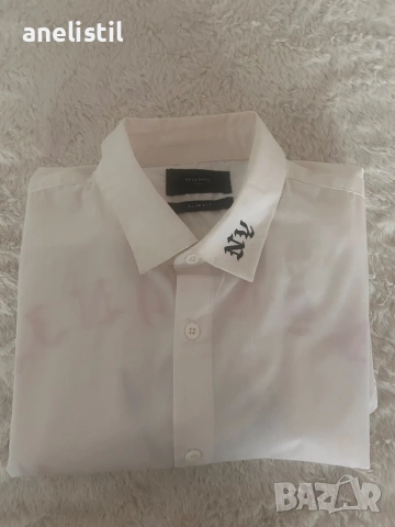 RESERVED Slim Fit – Бяла риза с принт на гърба 🔥 Обличана само веднъж – без забележки!, снимка 2 - Ризи - 53482348