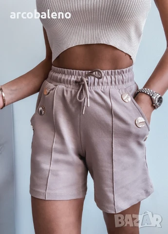 Дамски памучни къси панталони със златни копчета, снимка 3 - Къси панталони и бермуди - 50900331