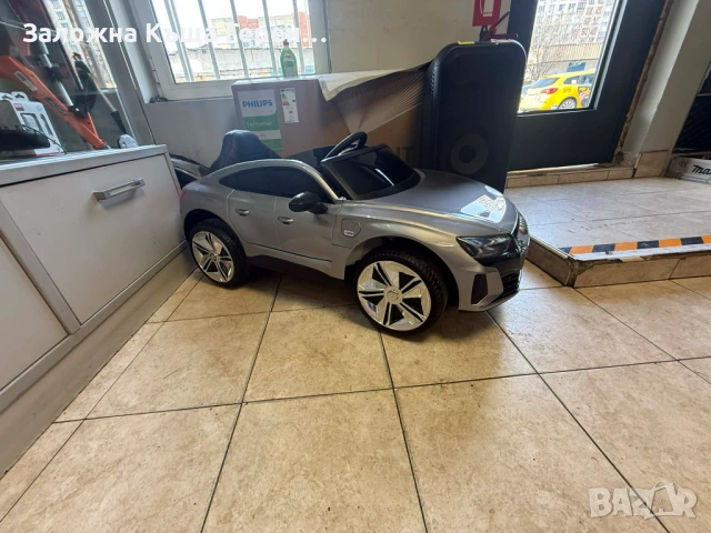 Акумулаторна кола AUDI, снимка 5 - Детски велосипеди, триколки и коли - 53534077