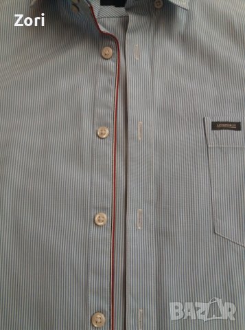 Мъжка риза в ситно светлосиньо-бяло райе с червен кант около копчетата, снимка 2 - Ризи - 38111141