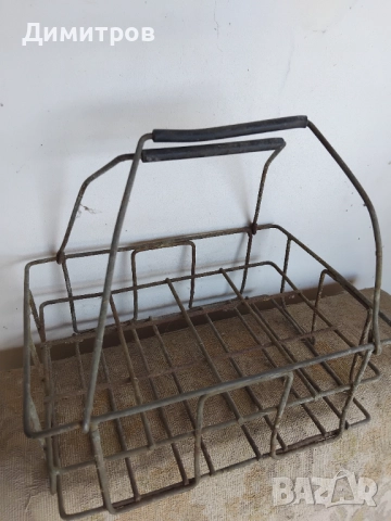 Стара метална кошница за бутилки
