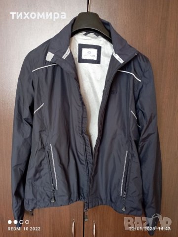 Яке тип ветровка на Sergio Tacchini