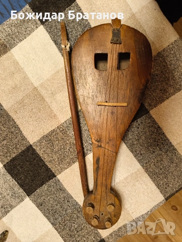 дървена гъдулка има и лък