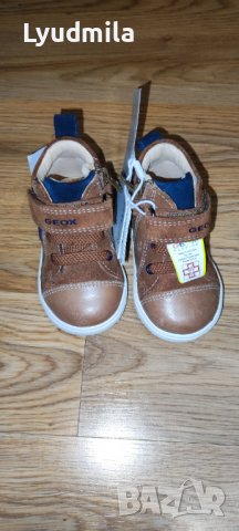 Удобна дишаща обувка за момче за първи стъпки, създадена за ежедневни тоалети.