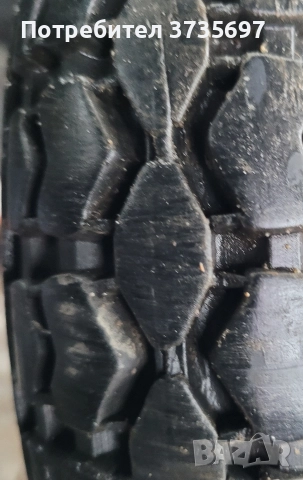 Чифт малки джанти с гуми.