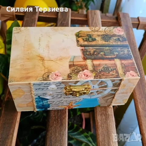 Ръчно изработена дървена кутия "Бисери в куфари" с колекция 21 вдъхновяващи карти , снимка 2 - Декорация за дома - 50609109