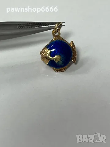 Винтидж златно-син емайлиран  талисман риба 18 карата, снимка 5 - Антикварни и старинни предмети - 48477740