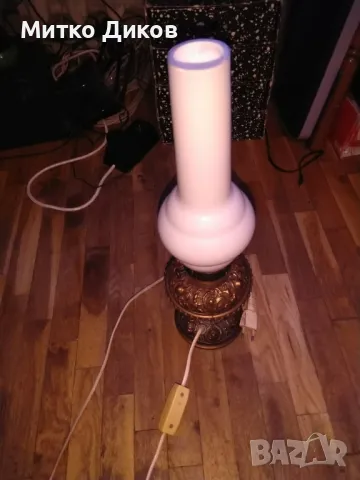 Лампа настолна ретро елект. винтидж бронз.основа около 3кг работи Н-50см фи 135 мм и на плафона 26см
