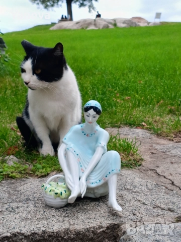 Vintage порцеланова статуетка на дама с кошница в седнала поза, снимка 11 - Статуетки - 51912759